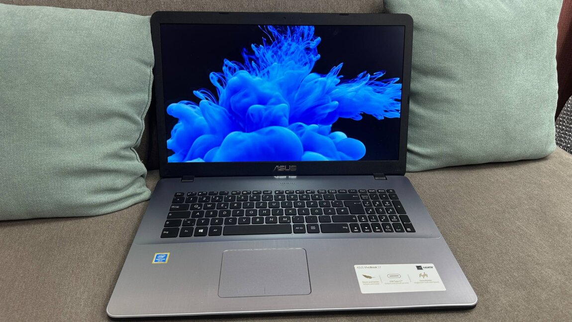 Asus VivoBook 17 / Pentium Gold / 8gb DDR4 / 256gb SSD / 17.3 HD+