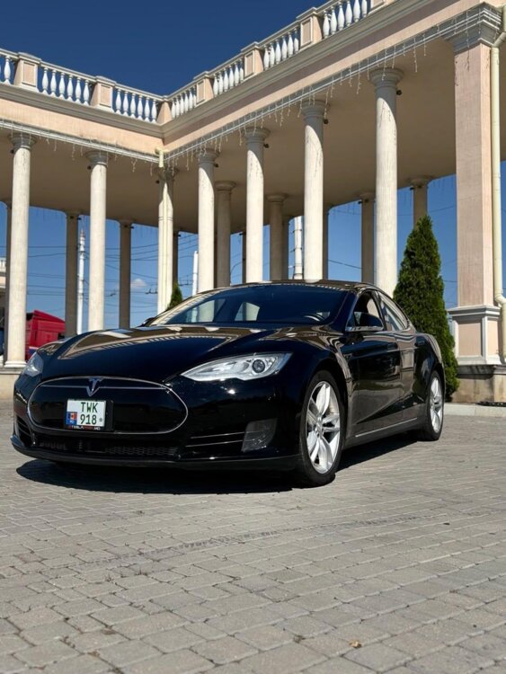 Продаётся Tesla Model S 70D (2015 год)