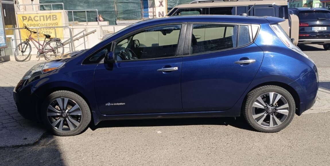 Продам Nissan Leaf 2016 года. Автомобиль проезжает реальные 250 км.