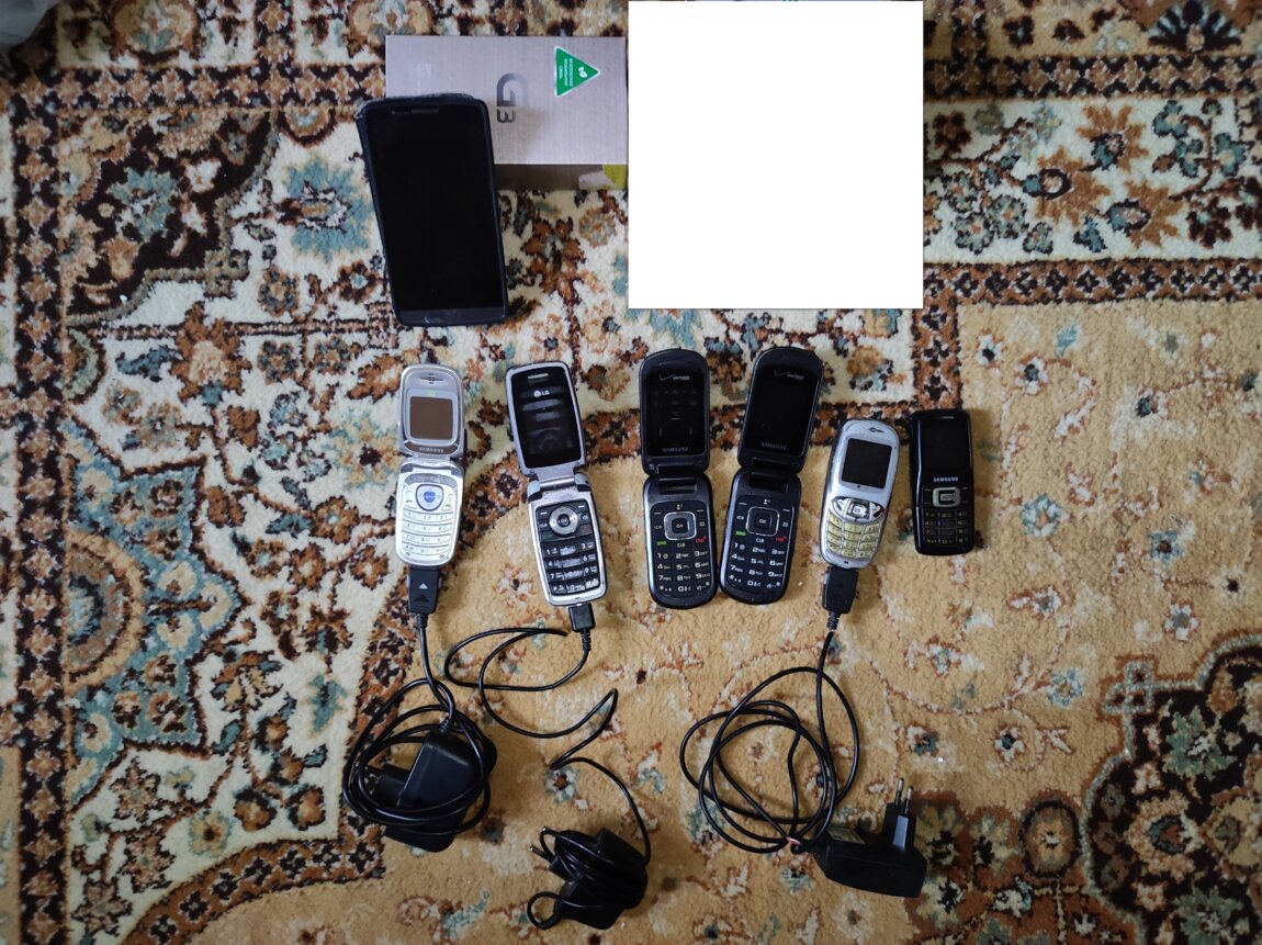 Различные мобильные телефоны после связи CDMA.
