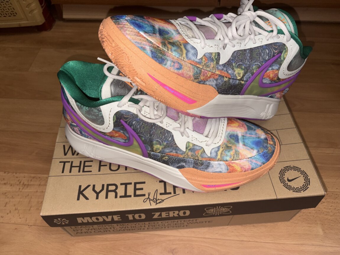 Продам баскетбольные кроссовки Nike kyrie 8