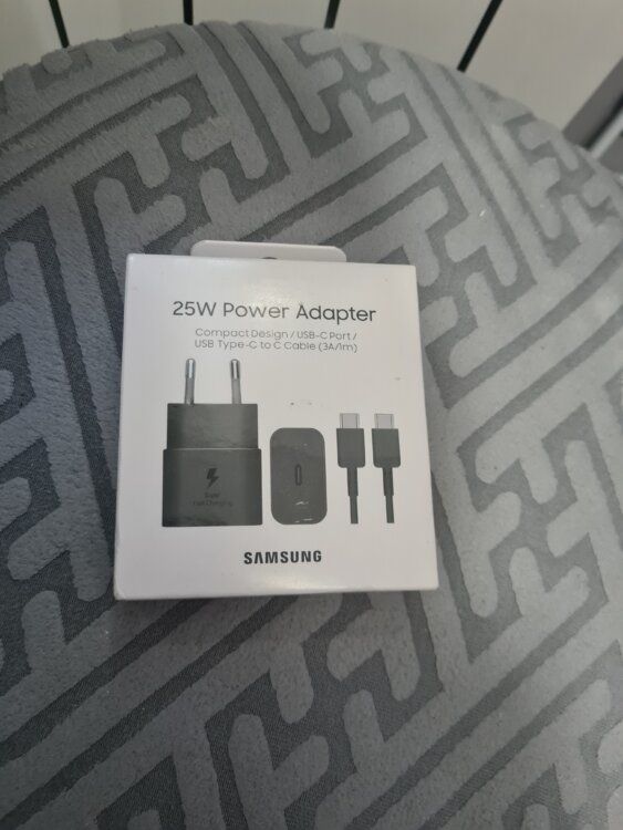 Новое зарядное устройство Samsung (вместе с кабелем)