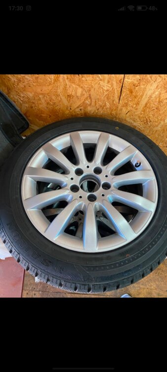 Диски Mercedes с новой зимней резиной 215/55 R16
