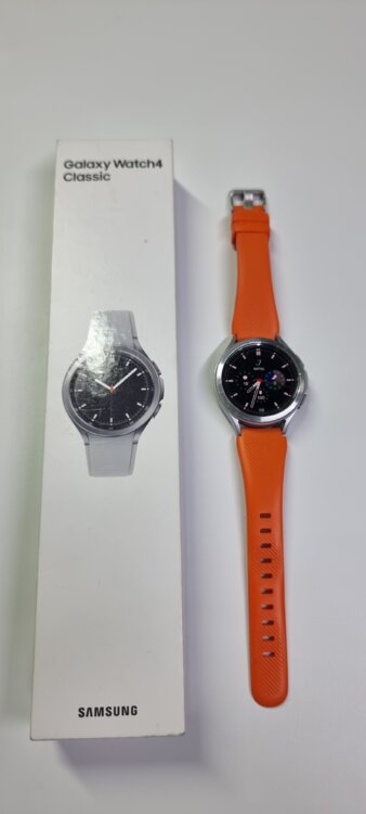 Samsung Galaxy Watch4 Classic 46mm, silver.