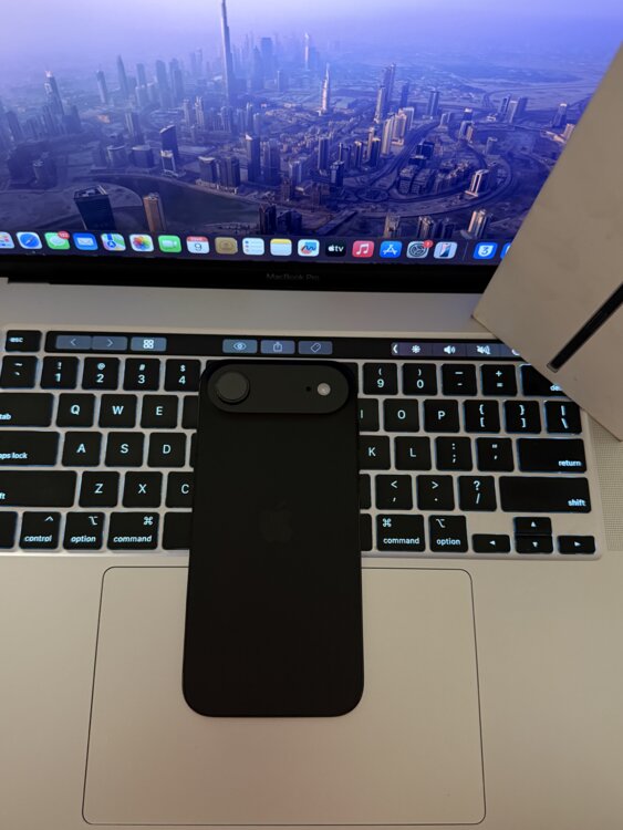 iPhone Air 256gb, battery - 100%