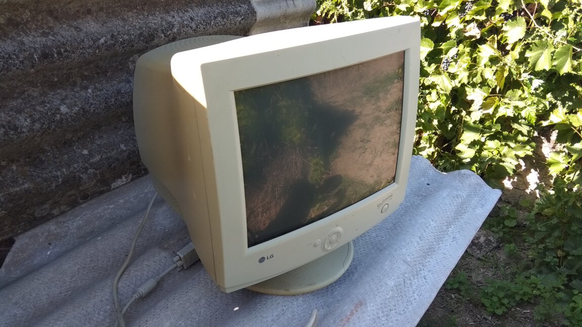 Продам/обмен два ЭЛТ монитора VGA