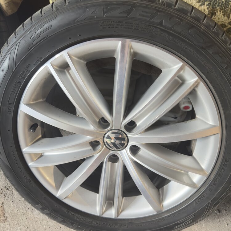 Оригинальные диски R18 VW с летней резиной Falken 235/50 R18