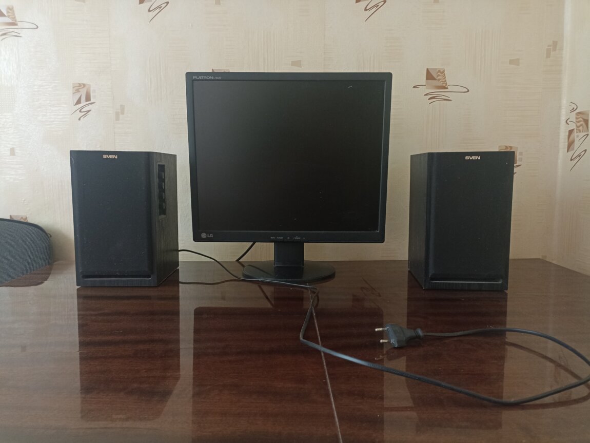 Продам монитор LG и колонки Sven