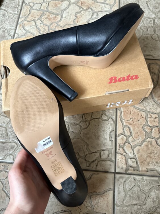 Продам итальянские туфли Bata