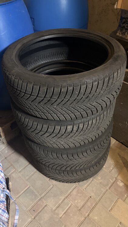 Зимняя резина 225/45/18 180$