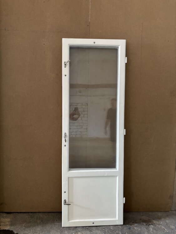 Продам две деревянные балконные двери