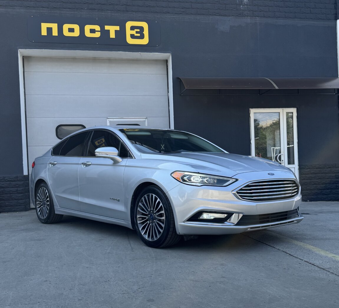 Ford fusion hybrid titanium 2017год.