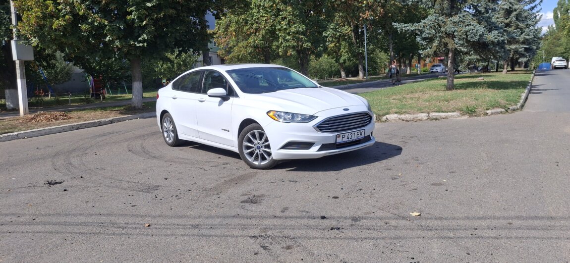 Ford Fusion 2017 Hybrid