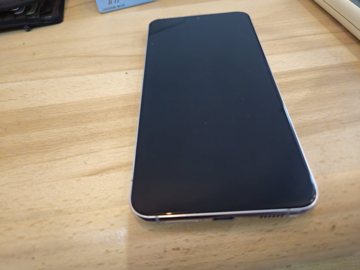 Samsung S22+ по запчастям.