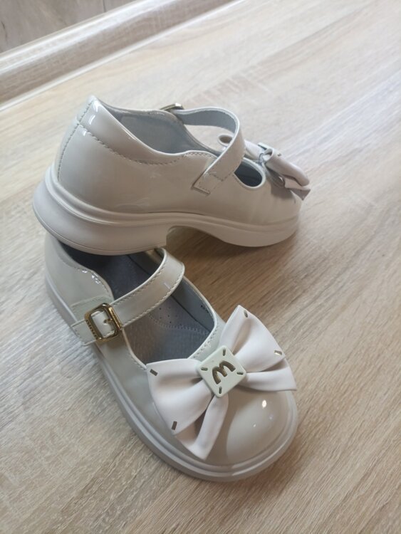 Продам детскую обувь