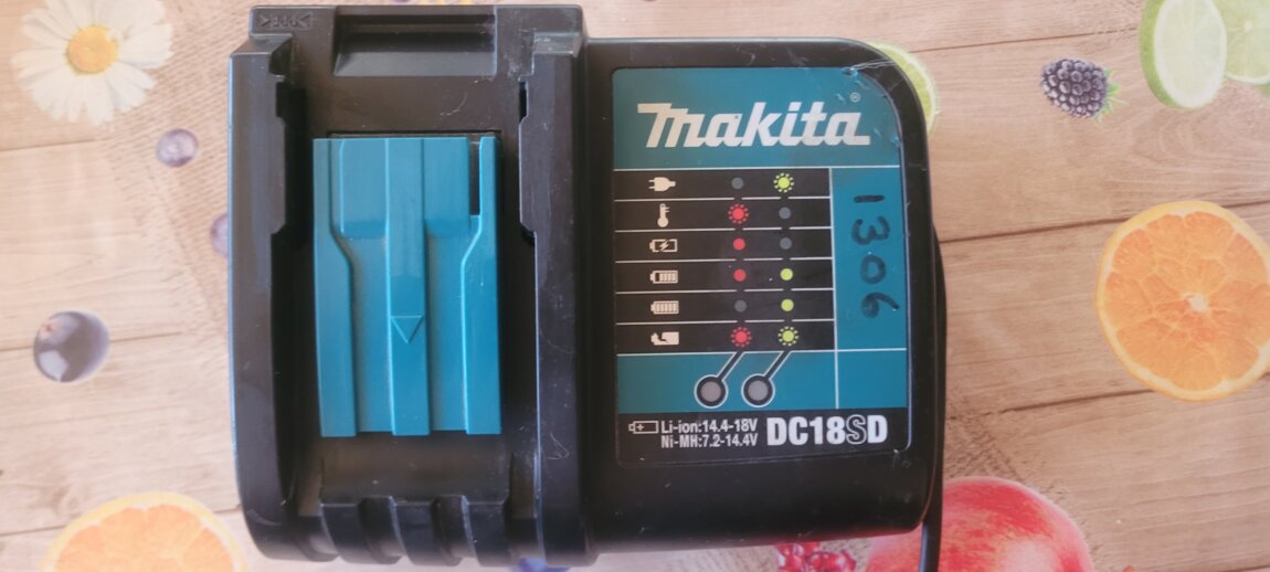 Зарядное устройство для АКБ,, Makita ''