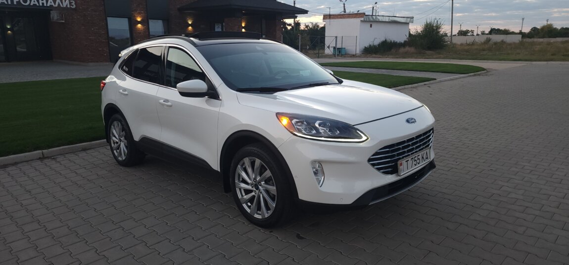 Ford Escape 2.5 hybrid AWD TITANIUM