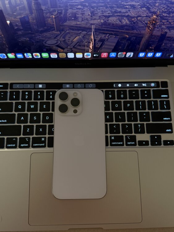 iPhone 16 Pro Max
