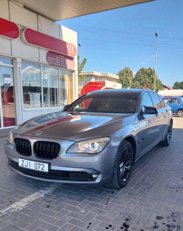 BMW 7 Series 730d 2011 год 3.0 дизель Автомат
