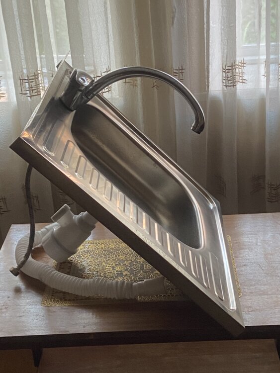 Продам мойку для кухни и смеситель.