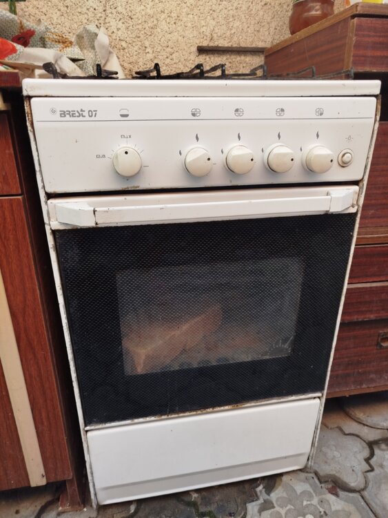 Продам газовую плиту