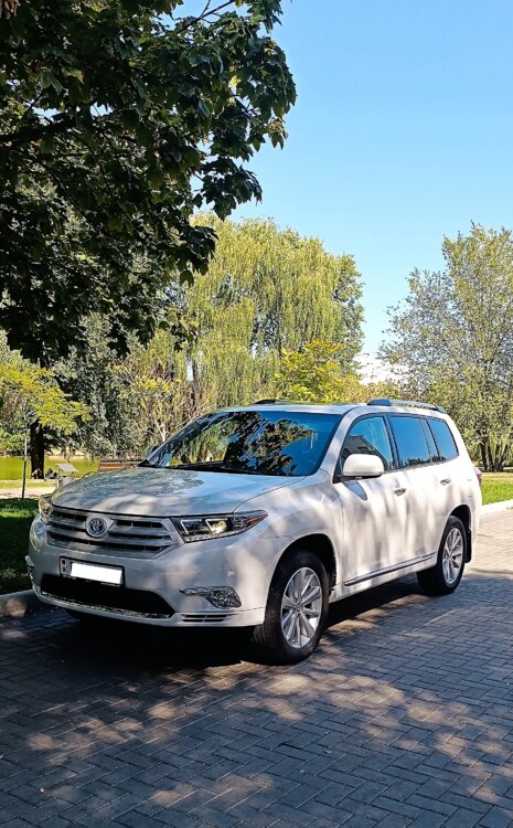 Продам Toyota Highlander 2013 года (Гибрид)