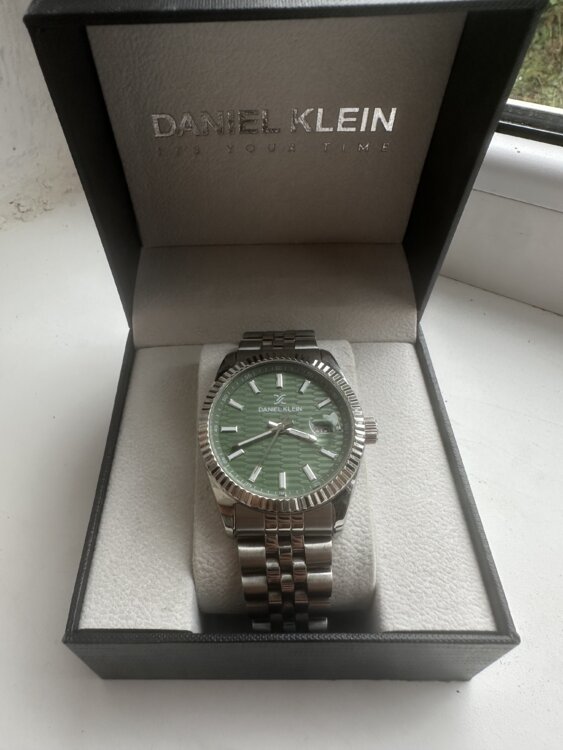 Продам кварцевые часы Daniel Klein 900р