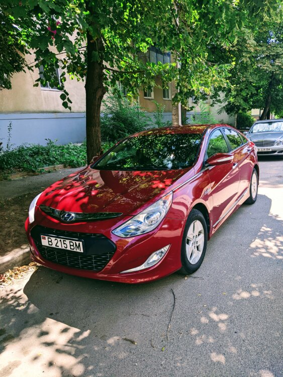 HYUNDAI SONATA HYBRID