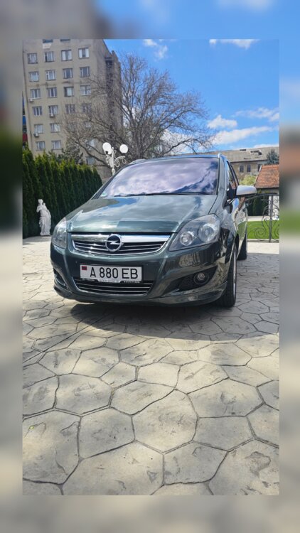 Opel zafira 2009 г.
