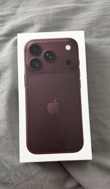 Apple iPhone 18 Pro 256gb Burgundy / Black - новые запечатанные!