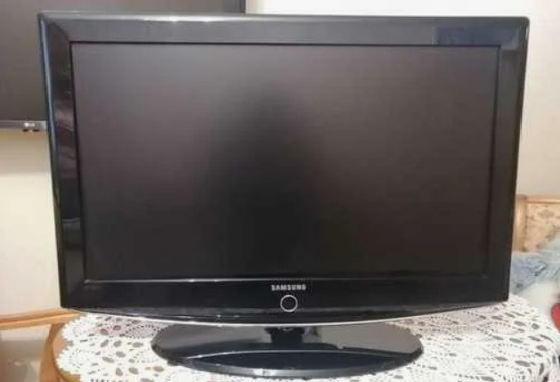 Продам телевизор Samsung 32 дюйма le32r81b