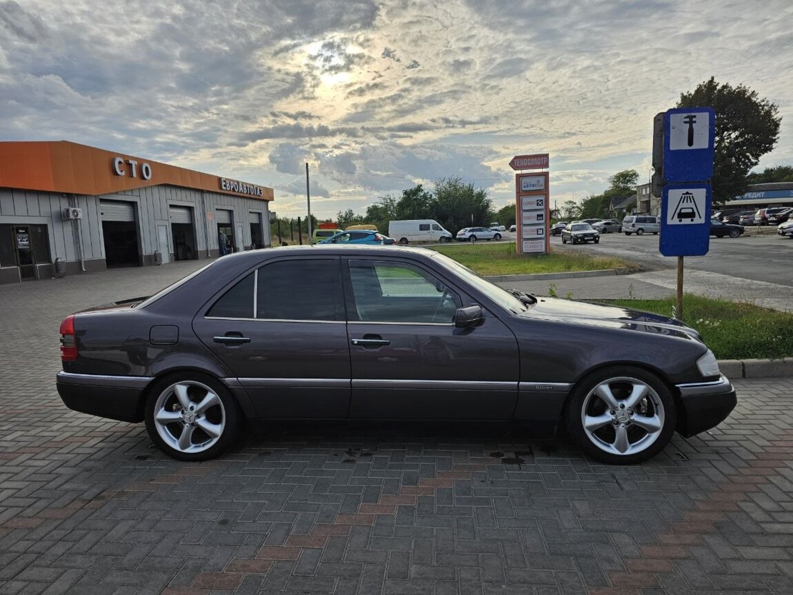 Продаётся Mercedes C180