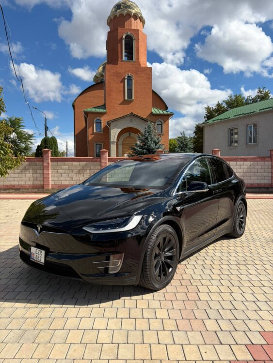 Tesla Model X, 2018 год, большой запас хода, идеальное состояние!