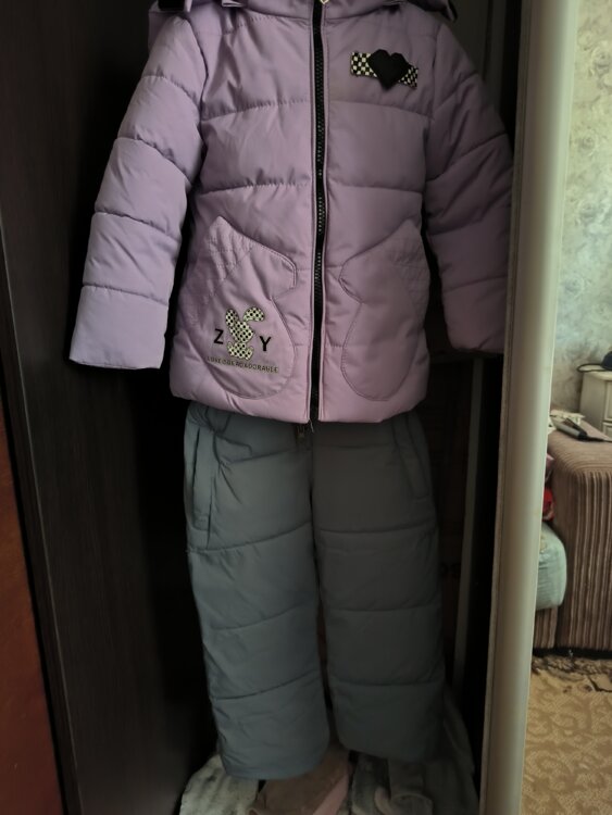 Продам зимние комбинезоны.