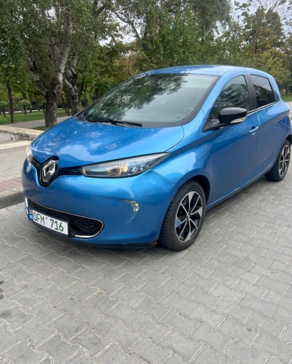 Электричка Renault Zoe 2016