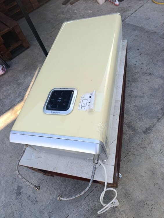 Продам бойлер Ariston ABS VLS PW 80л