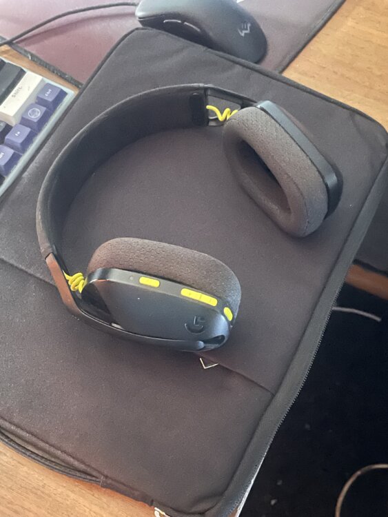 Продам наушники Logitech g435