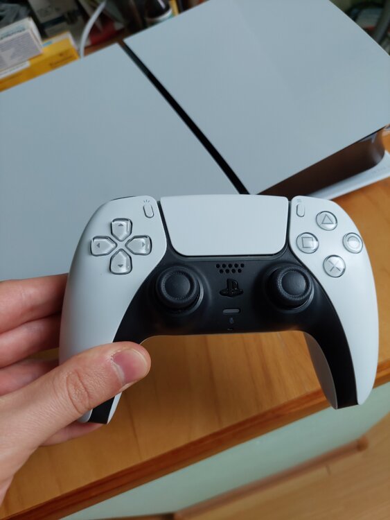 PS 5 SLIM 1 TB, все как новое+подписка ps plus extra 1 год
