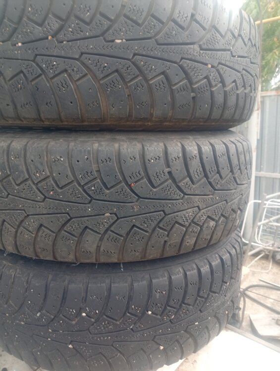 Продам пару зимней резины Triangle 195/65R15. Цена 80$