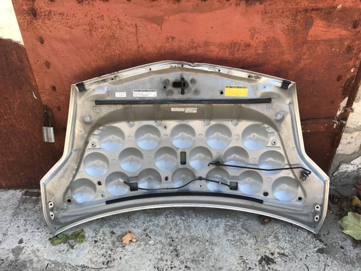 Продам капот от Toyota Prius 20