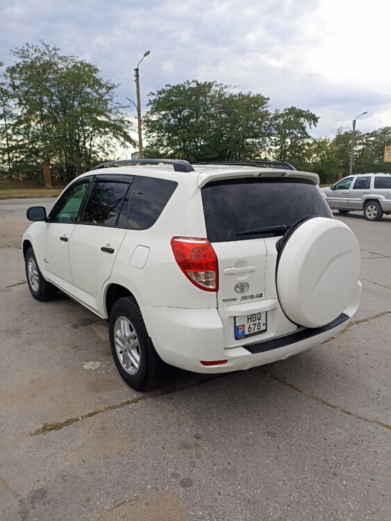 Продам RAV-4 2006г двигатель 2,4 бензин автомат длинная база (США)