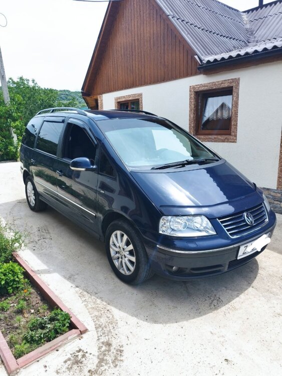 Продается Volkswagen Sharan, 2007 год