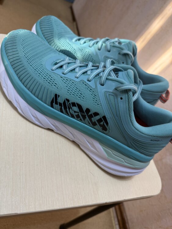 Продам кроссовки HOKA 42 размер (27см)