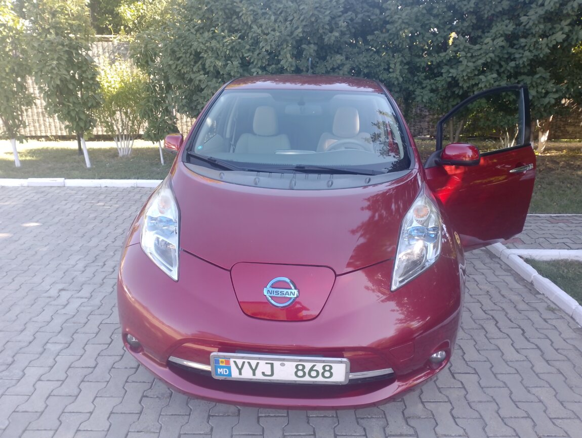 Nissan Leaf 2012 5600 $