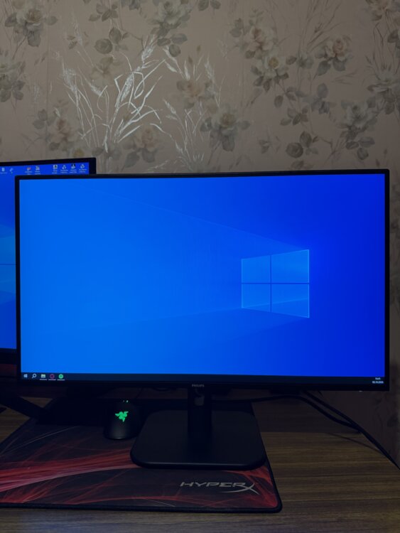 Продам на ГАРАНТИИ монитор Philips