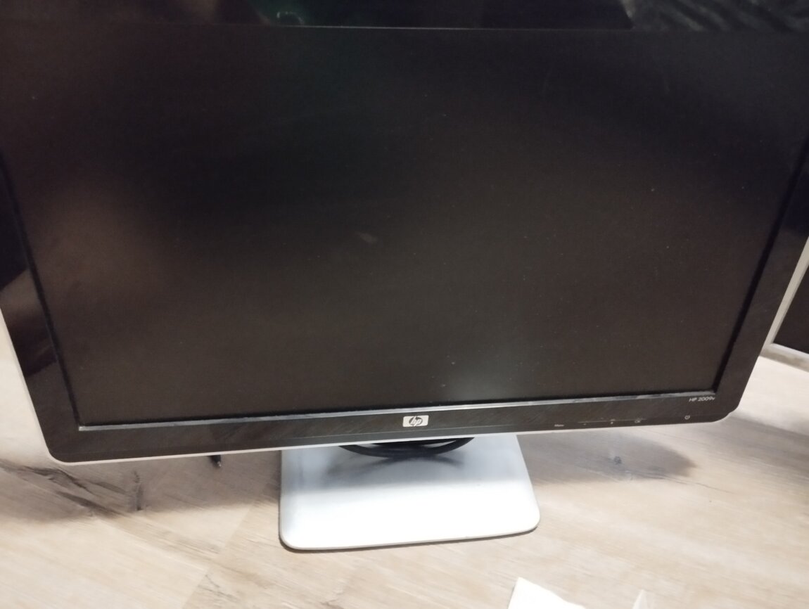• Мониторы б/у для дома, офиса или видеонаблюдения (LG 19 / HP 20)
