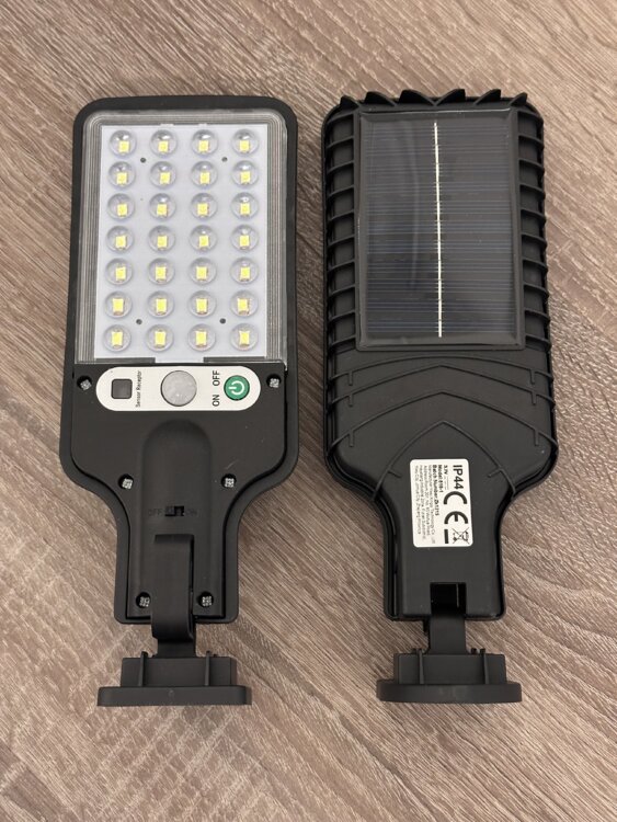 Уличный LED светильник с солнечной панелью. Новые с магазина
