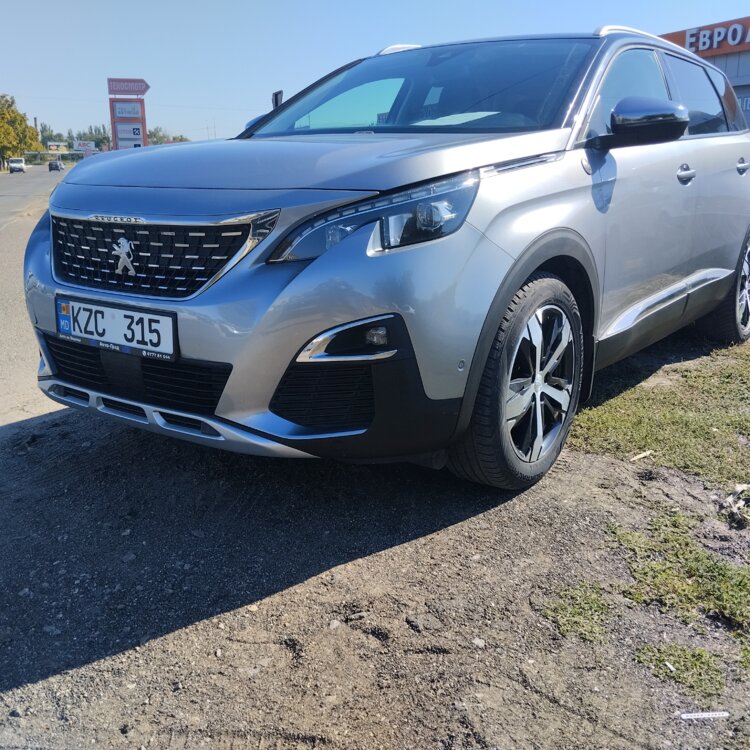 Peugeot 5008 бензин. 130л. 2019 г