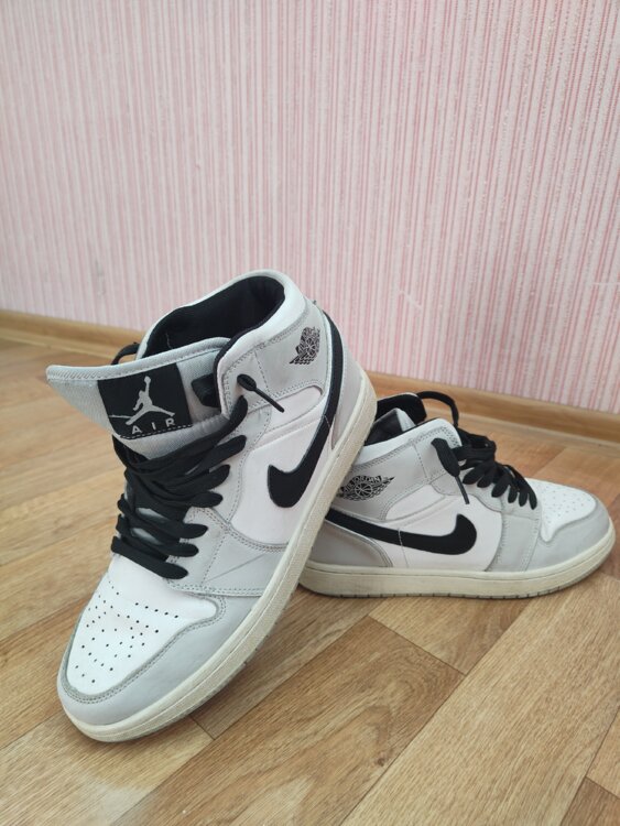 Продам кроссовки Nike Air Jordan, изики Adidas