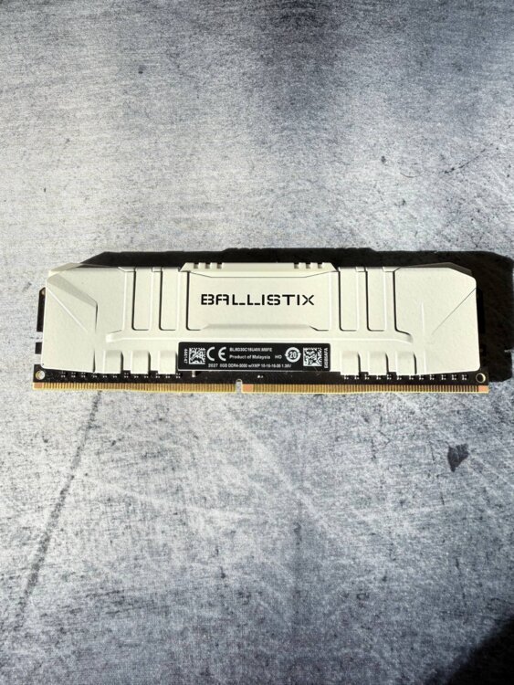 Crucial Ballistix 2x8GB DDR4 3000 MHz